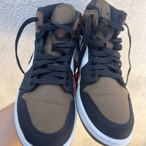 Women’s Jordan’s mid